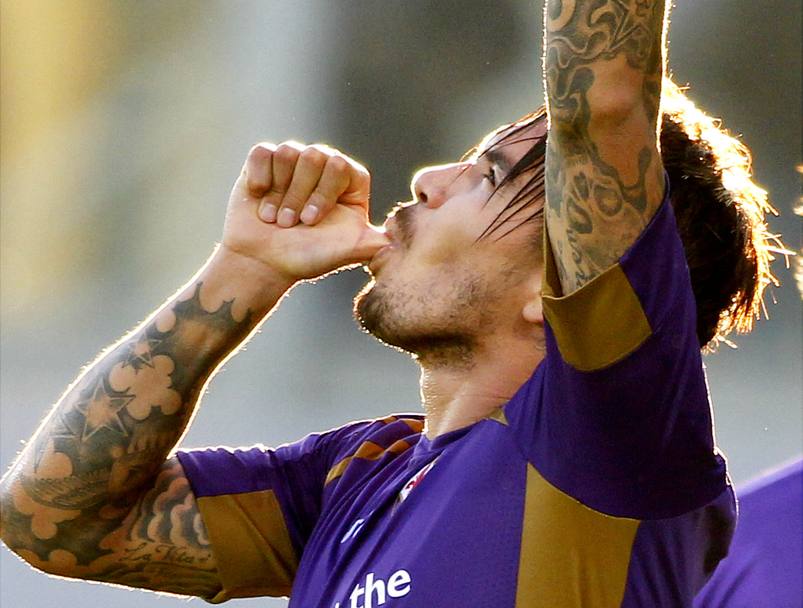 Manuel Vargas, Fiorentina, esulta dopo il gol contro l’Empoli (Ap)